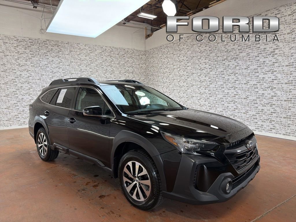 Used 2023 Subaru Outback Premium AWD/4WD image 1