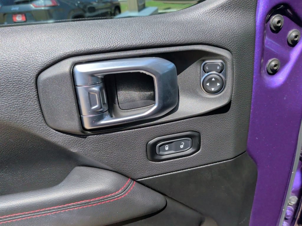 Used 2023 Jeep Wrangler Unlimited Rubicon AWD/4WD image 12