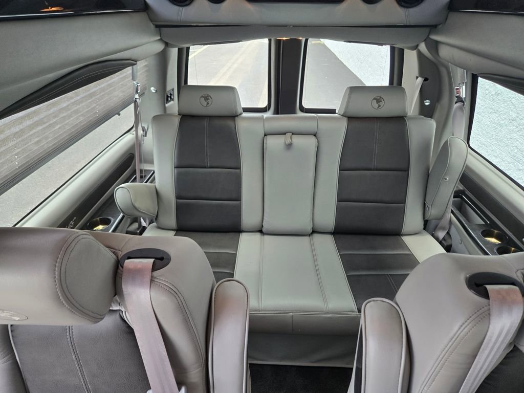 Used 2019 GMC Savana 2500 Extended w/ Enhanced Convenience Package image 30