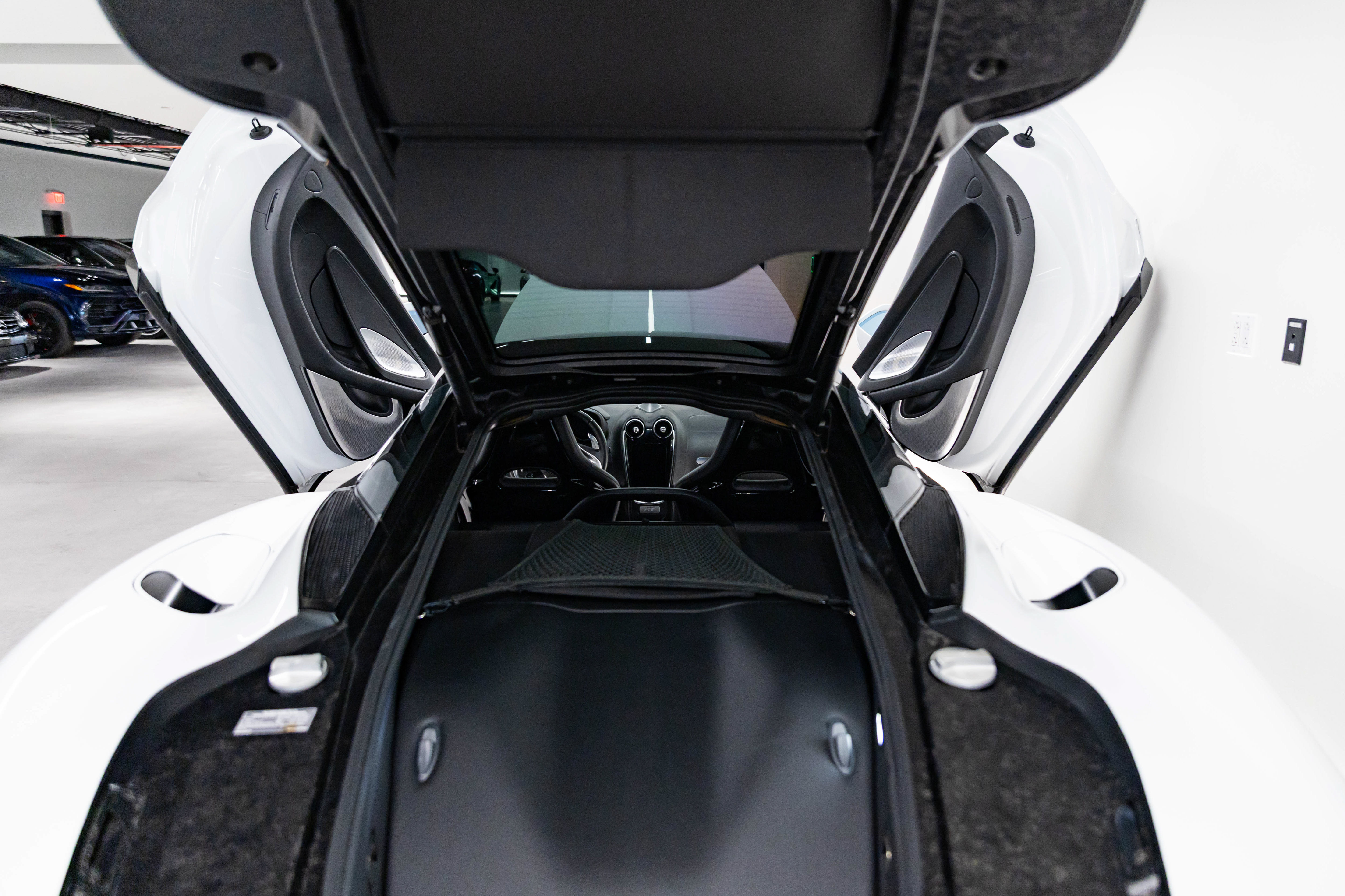 Used 2020 McLaren GT RWD image 22