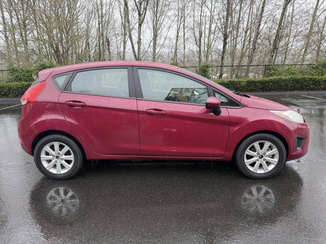 Used 2011 Ford Fiesta SE w/ 203A Rapid Spec Order Code image 4
