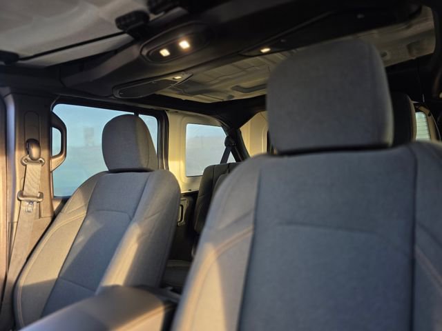 Used 2025 Jeep Wrangler Unlimited Sahara image 13