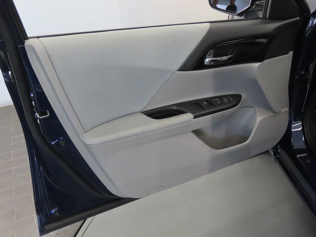 Used 2017 Honda Accord LX image 32