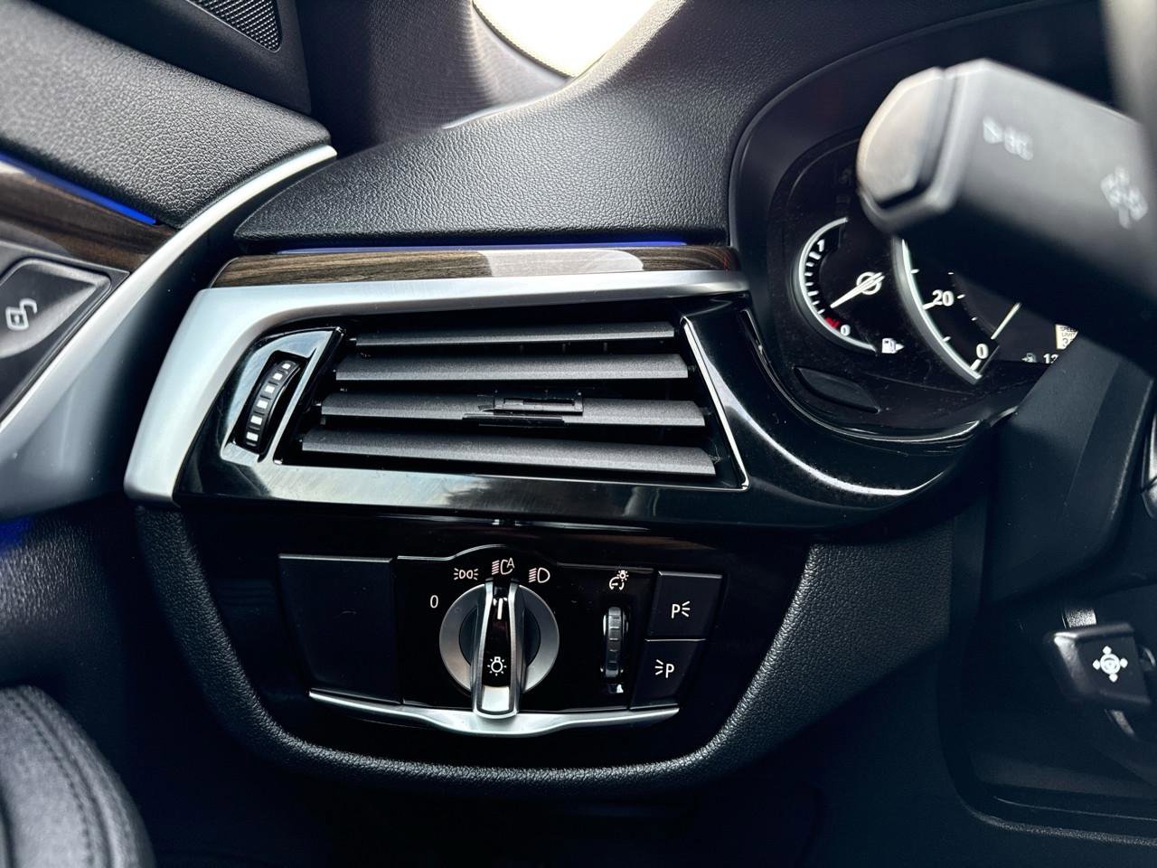 Used 2019 BMW 530i xDrive w/ Convenience Package image 37