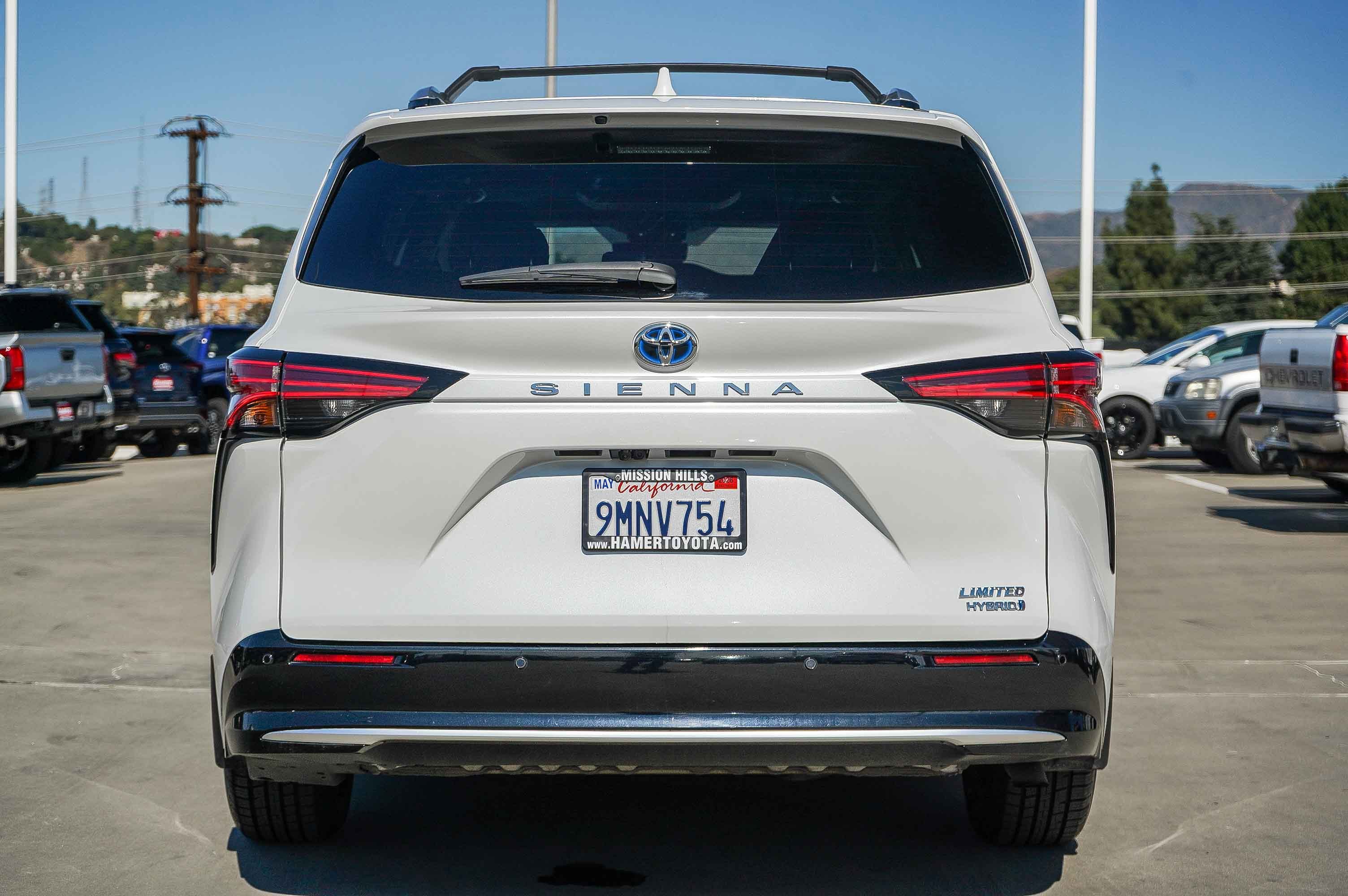 Certified 2024 Toyota Sienna Limited image 8