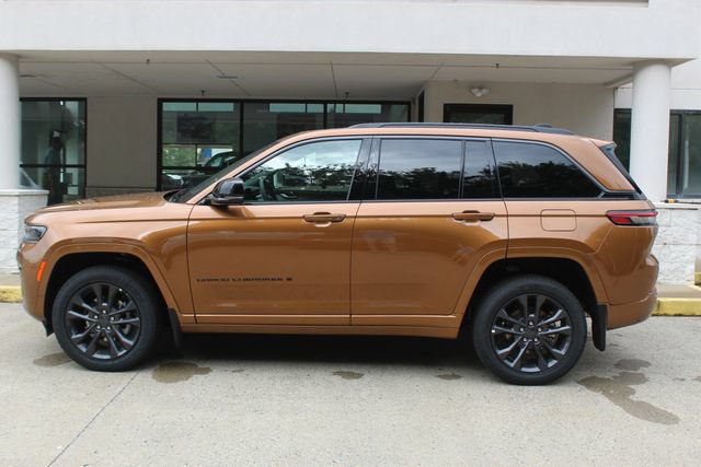 New 2026 Jeep Grand Cherokee Limited AWD/4WD image 2