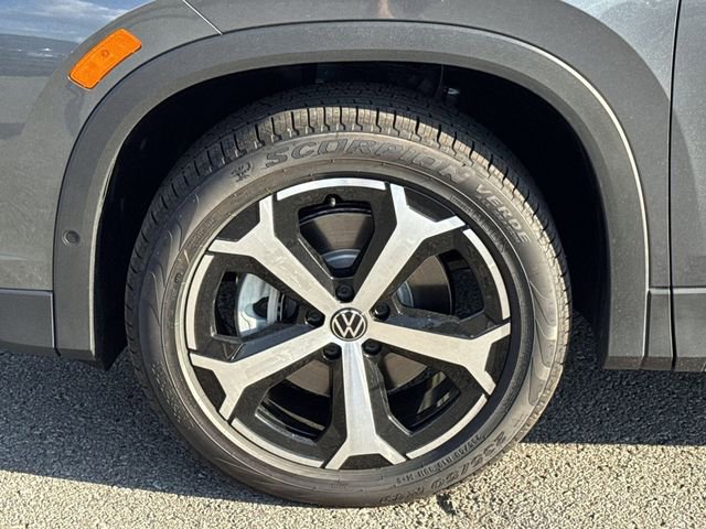 New 2025 Volkswagen Tiguan SE image 22
