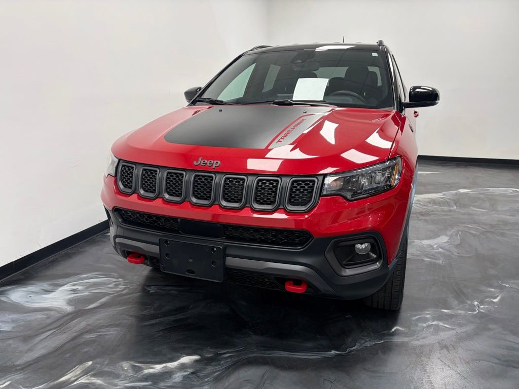 Used 2023 Jeep Compass Trailhawk image 3