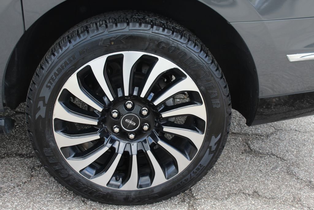 Used 2022 Lincoln Navigator L Black Label AWD/4WD image 9