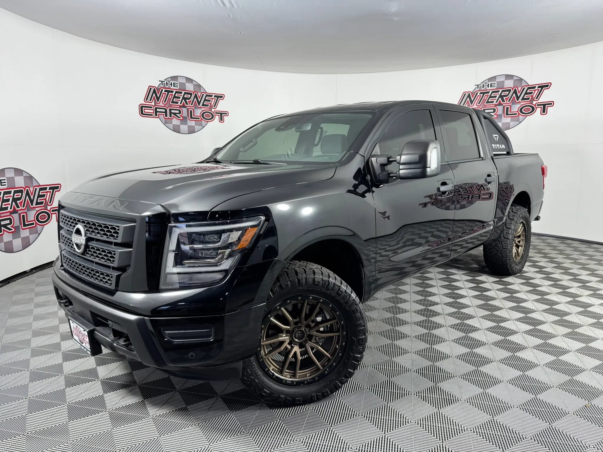 Used 2024 Nissan Titan SV w/ SV Convenience Package AWD/4WD video 1