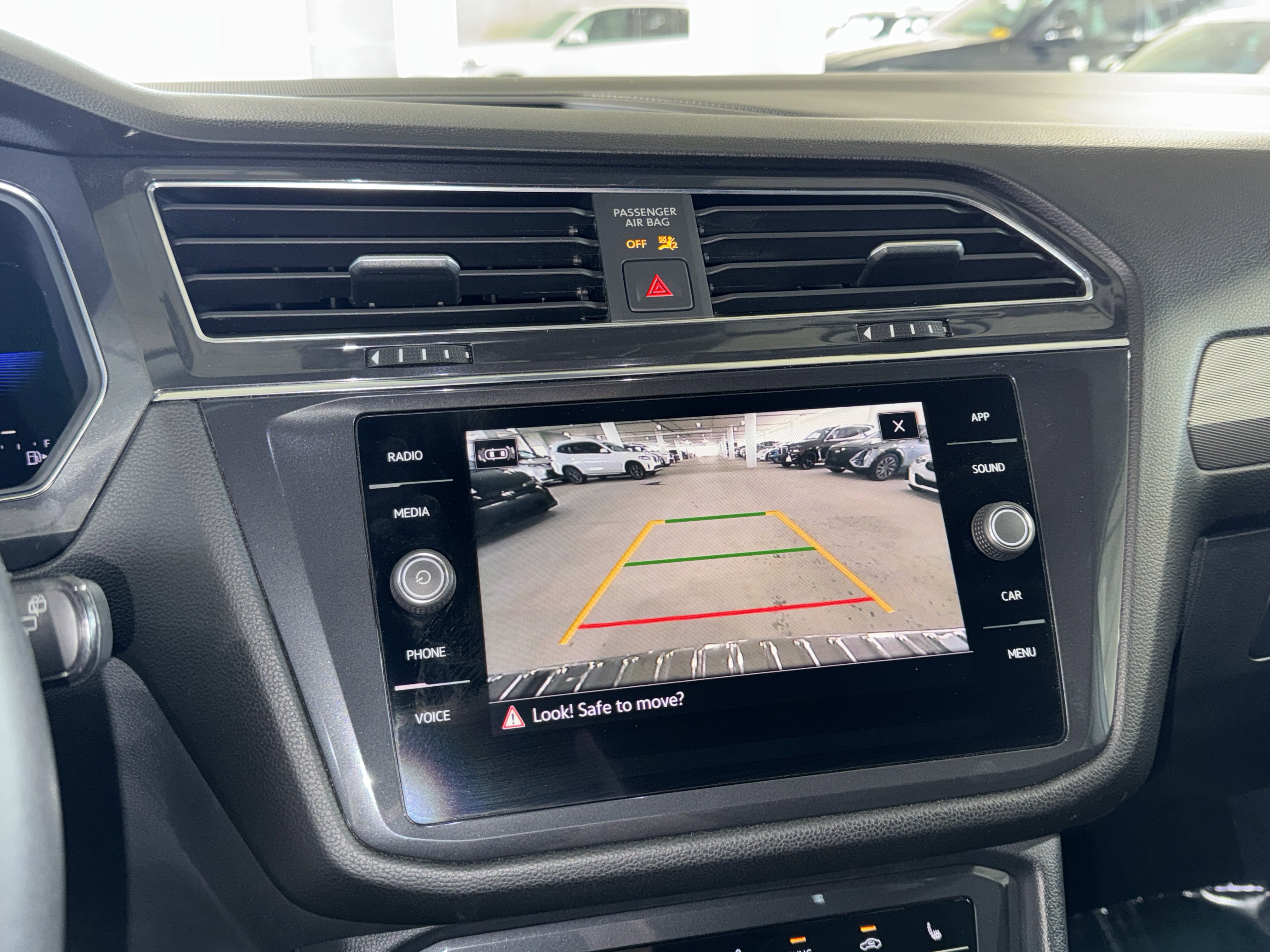 Used 2022 Volkswagen Tiguan SE image 27