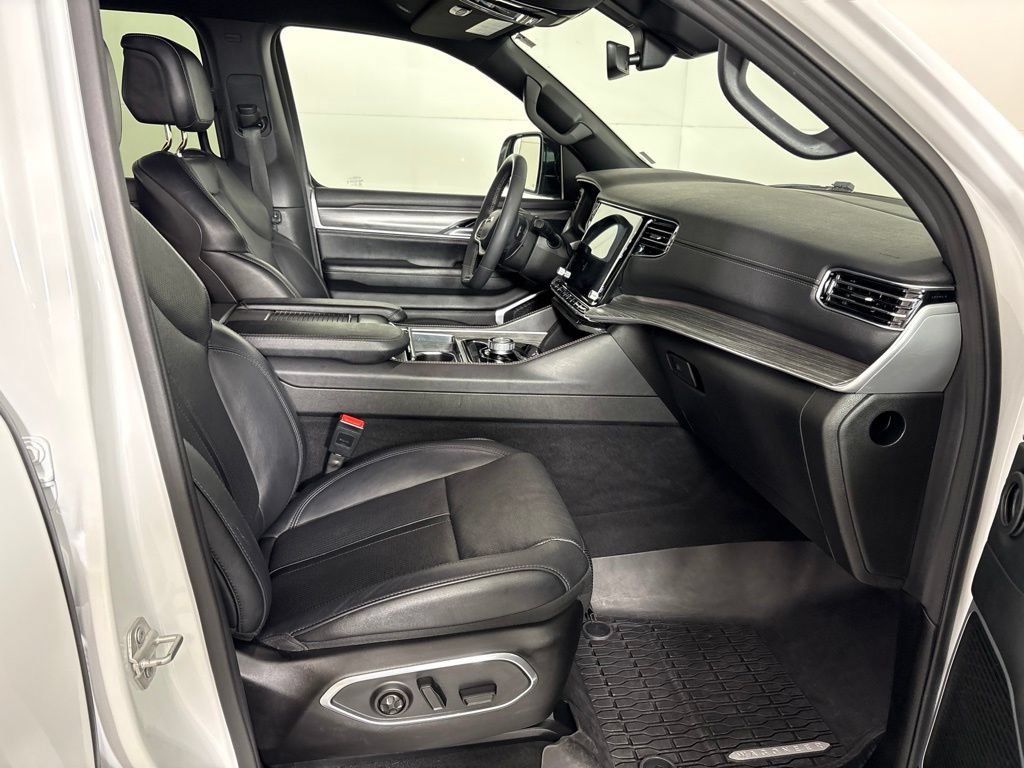 Used 2024 Jeep Wagoneer Series II w/ Flexible Seating Group RWD image 22