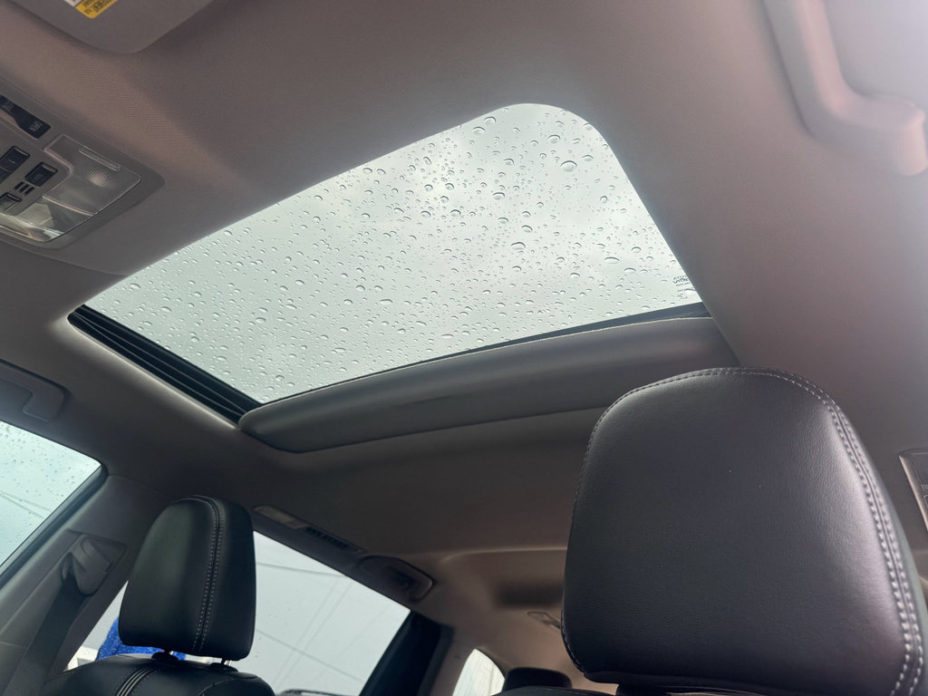 Used 2017 Toyota Highlander SE FWD image 24
