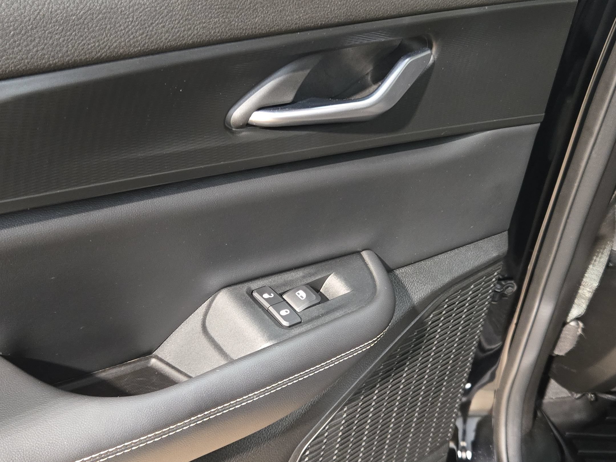 Used 2023 Jeep Grand Cherokee Laredo AWD/4WD image 34