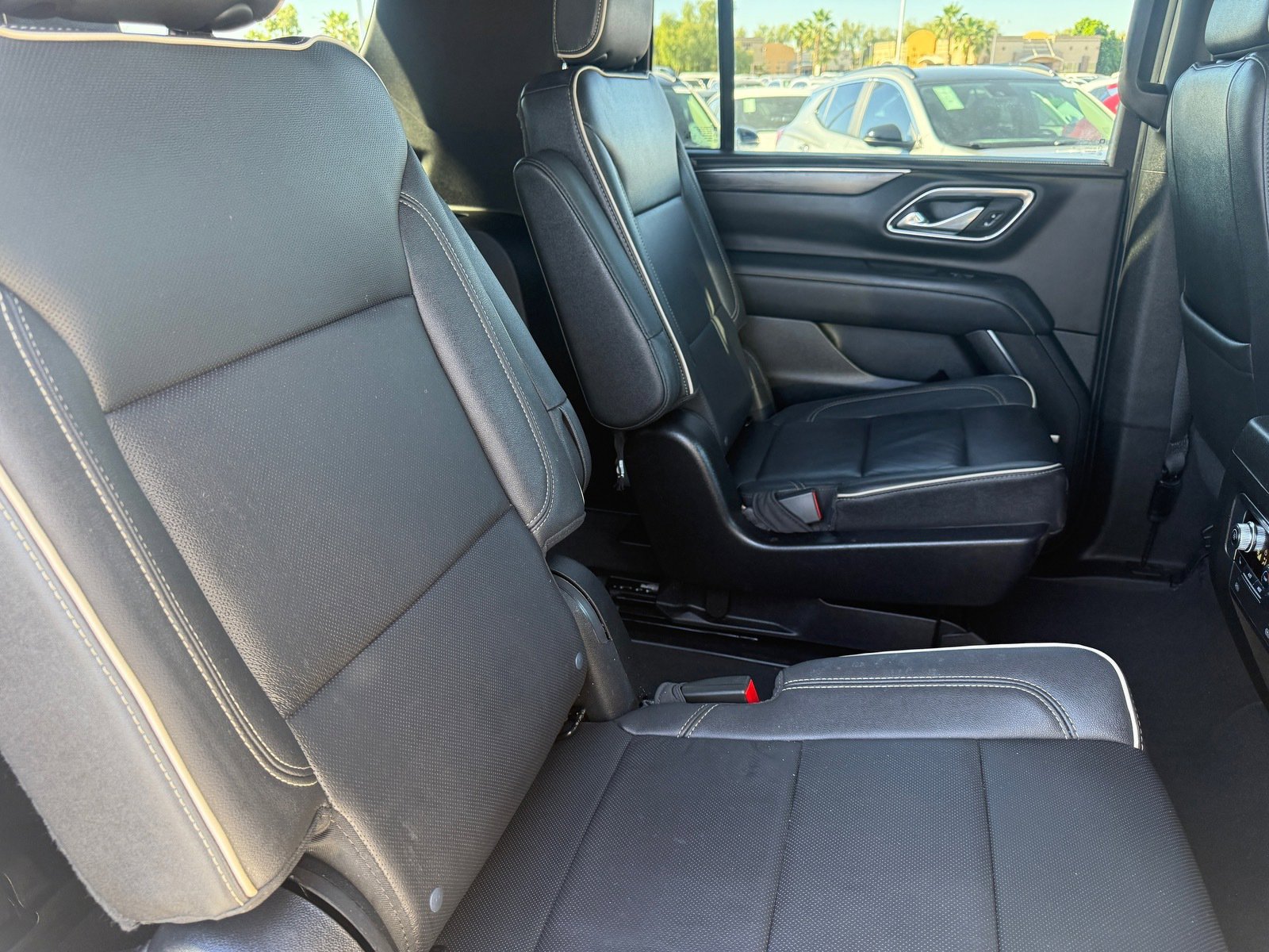 Used 2024 GMC Yukon XL SLT w/ SLT Luxury Package image 30