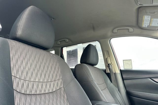 Used 2018 Nissan Rogue SV w/ Premium Package image 23