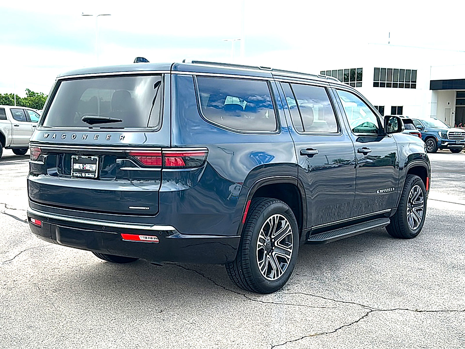 Used 2024 Jeep Wagoneer Series II w/ Flexible Seating Group RWD image 8