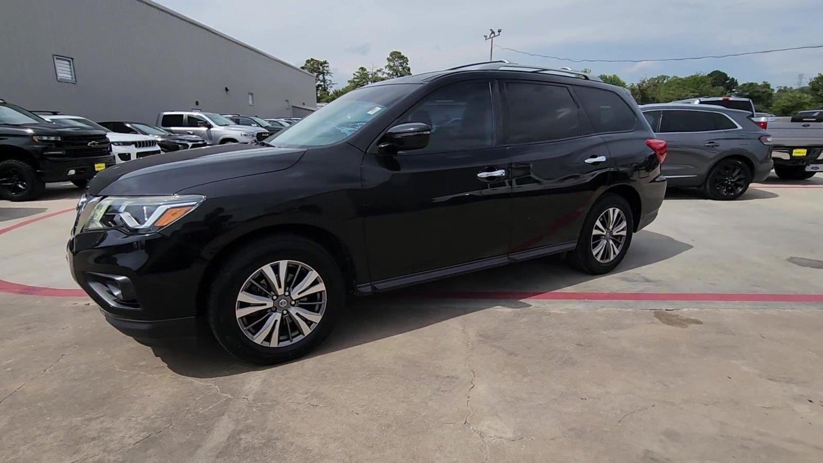 Used 2019 Nissan Pathfinder SV FWD image 4