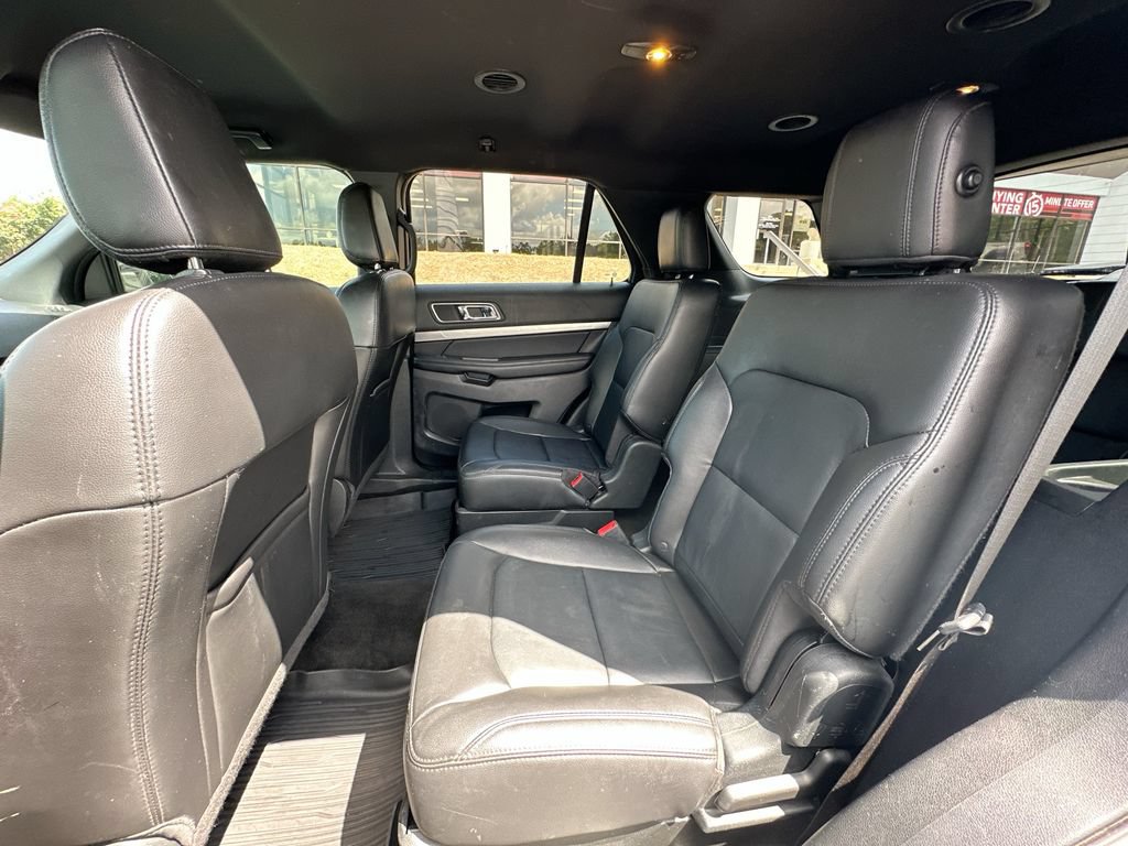 Used 2018 Ford Explorer XLT w/ Equipment Group 202A FWD image 17