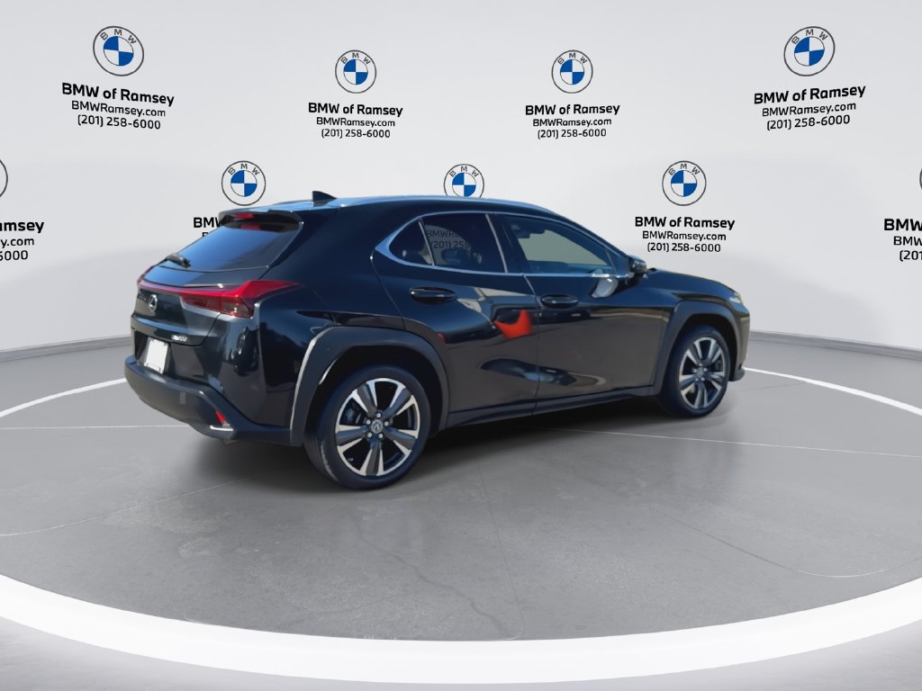 Used 2020 Lexus UX 200 w/ Accessory Package FWD image 8
