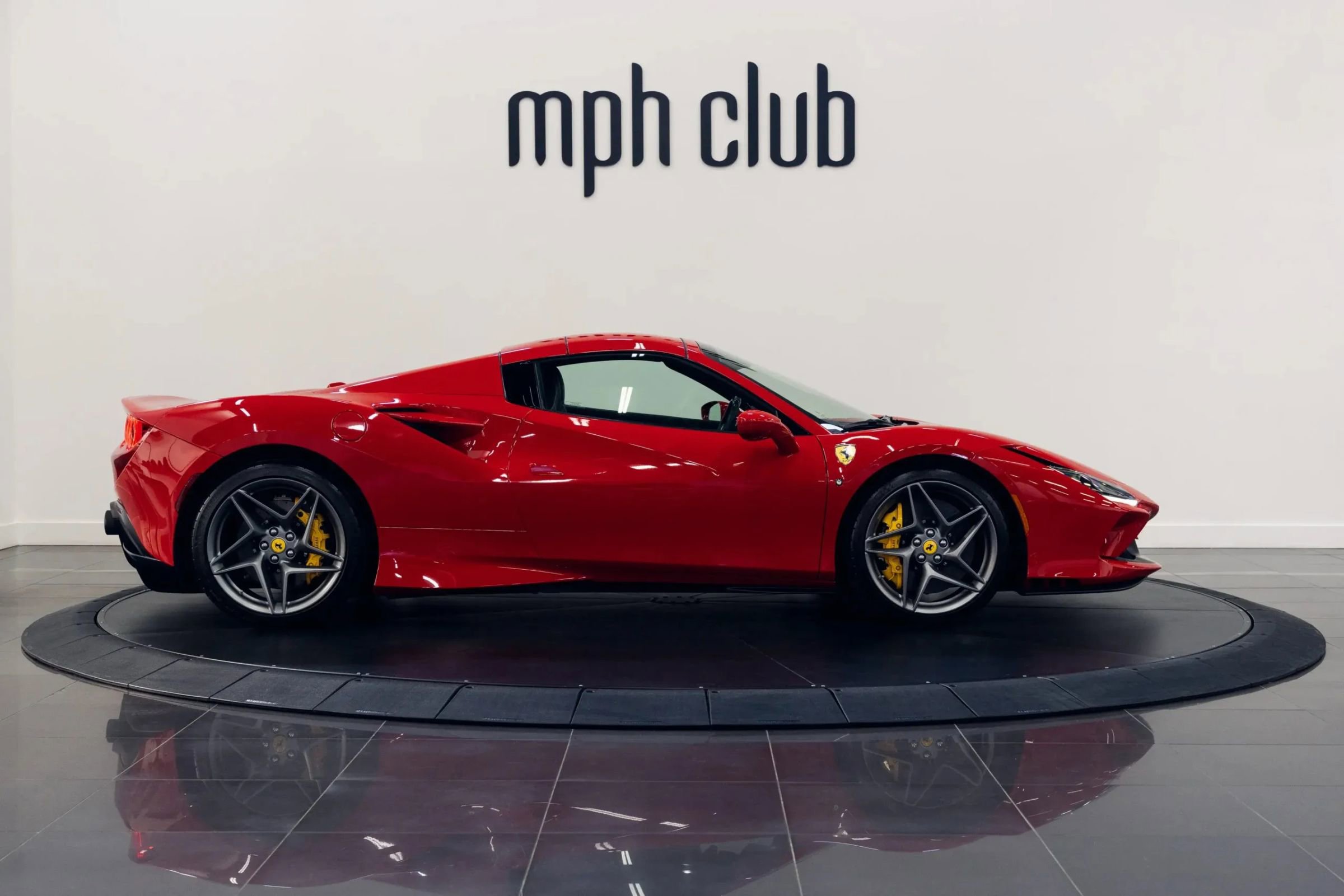 Used 2021 Ferrari F8 Spider image 7