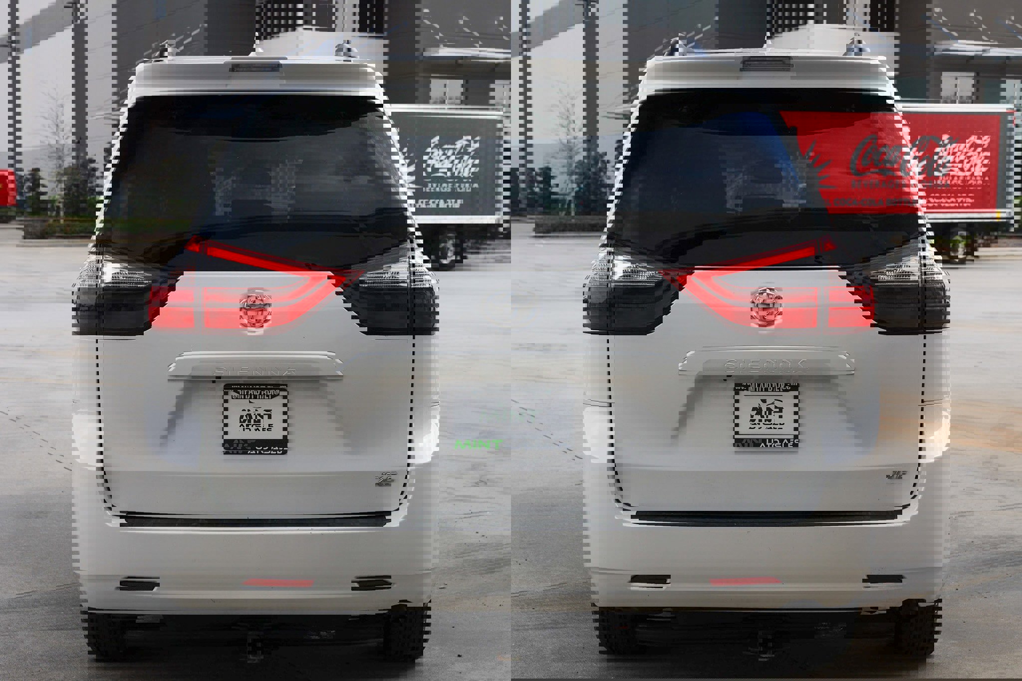 Used 2020 Toyota Sienna XLE image 14