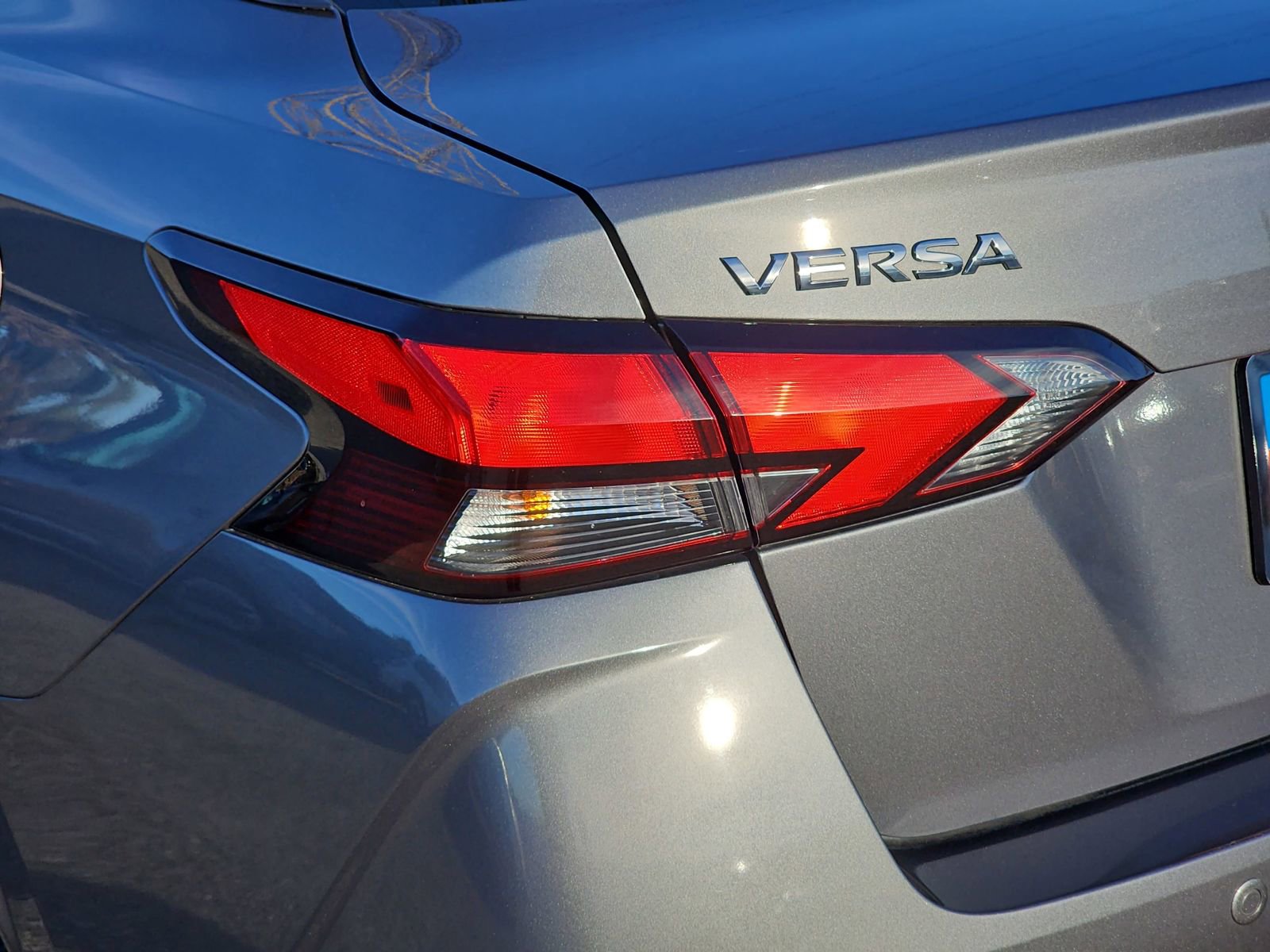 Used 2023 Nissan Versa SV image 34