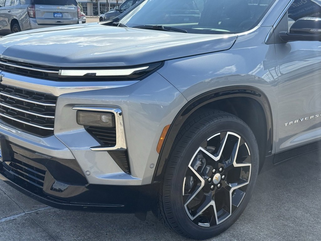 New 2026 Chevrolet Traverse High Country image 2