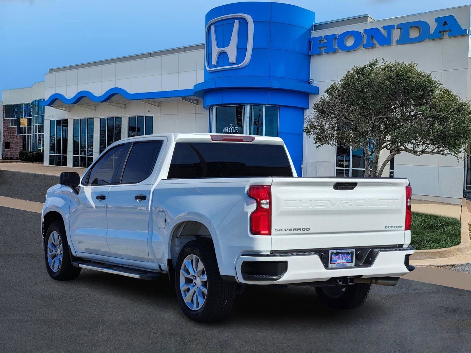 Used 2020 Chevrolet Silverado 1500 Custom w/ Custom Value Package image 4