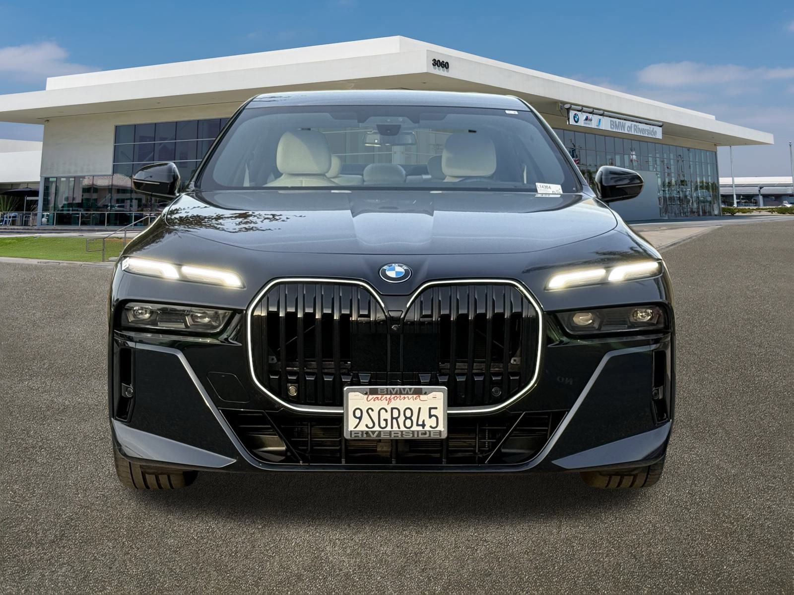 Used 2025 BMW 760i xDrive image 3