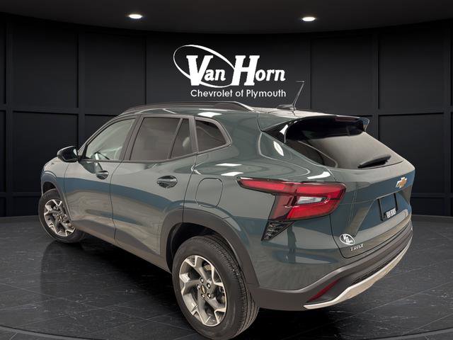 Used 2025 Chevrolet Trax LT FWD image 5