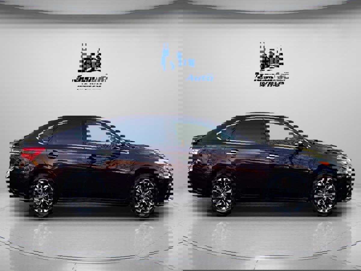 Used 2018 Toyota Avalon XLE image 3