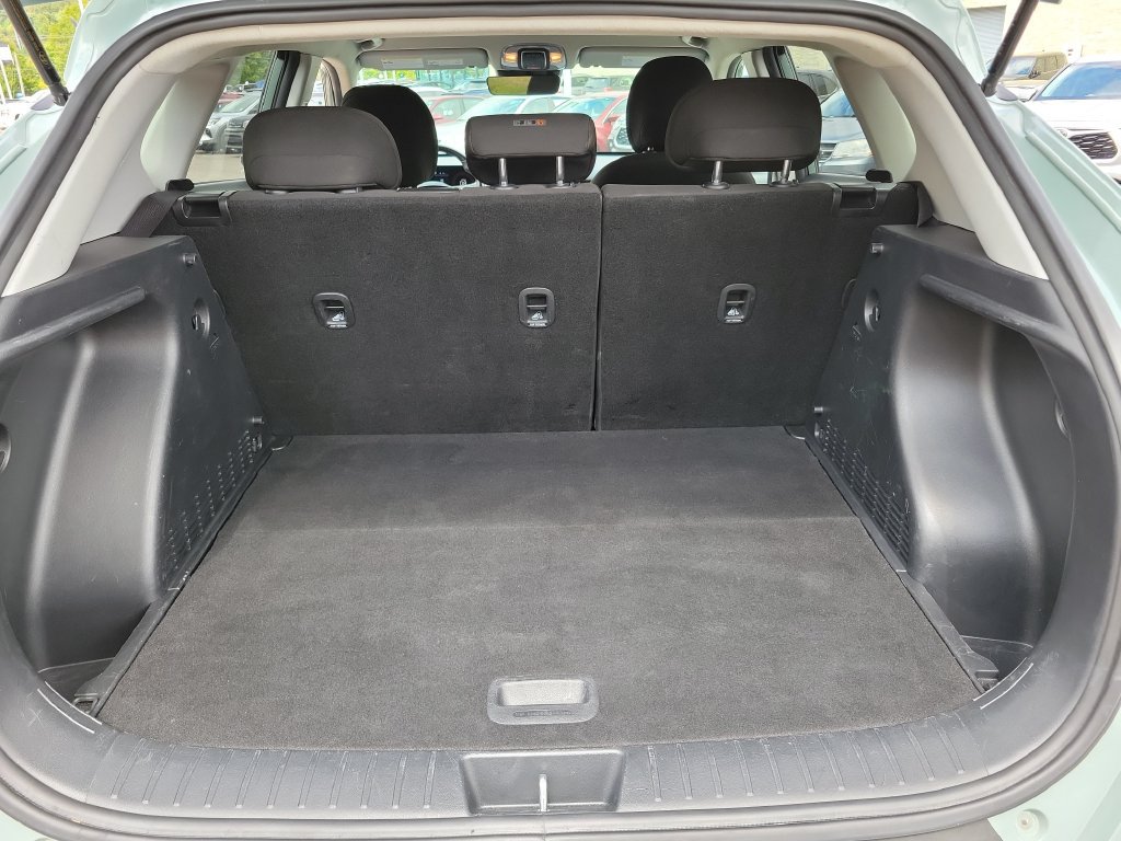 Used 2025 Hyundai Kona SEL FWD image 11