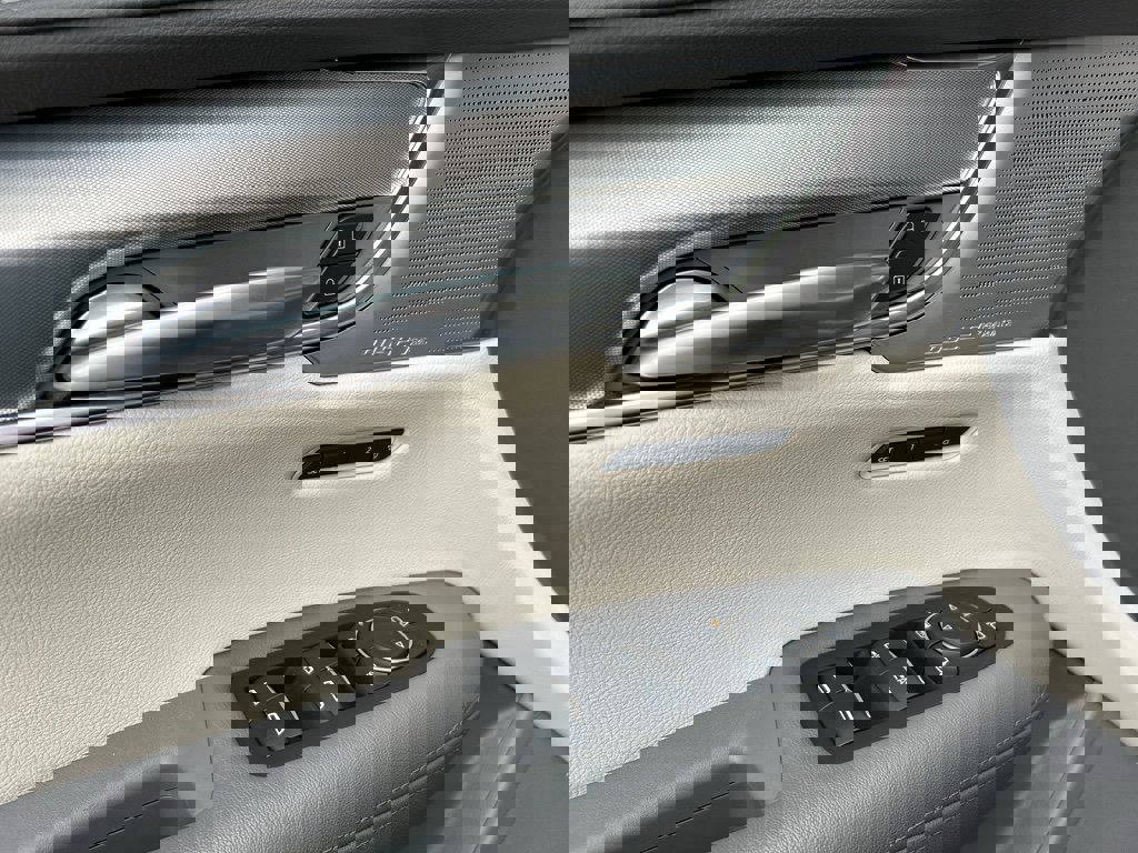 Certified 2023 Cadillac XT5 Premium Luxury image 18