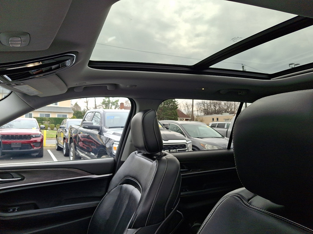 Used 2021 Jeep Grand Cherokee L Limited image 24