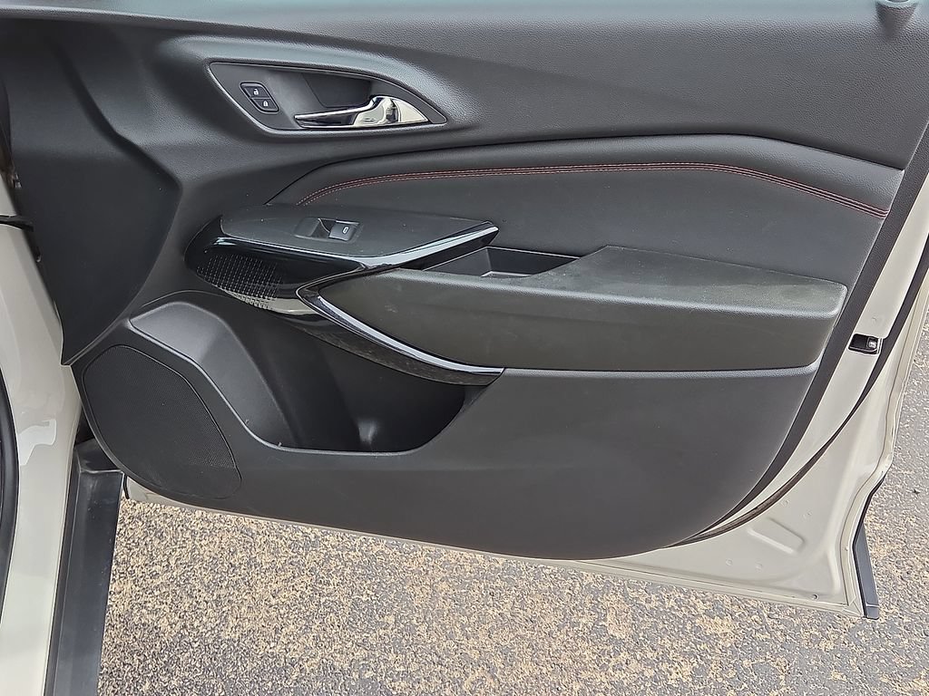 Used 2026 Chevrolet Trax RS w/ Sunroof Package FWD image 14