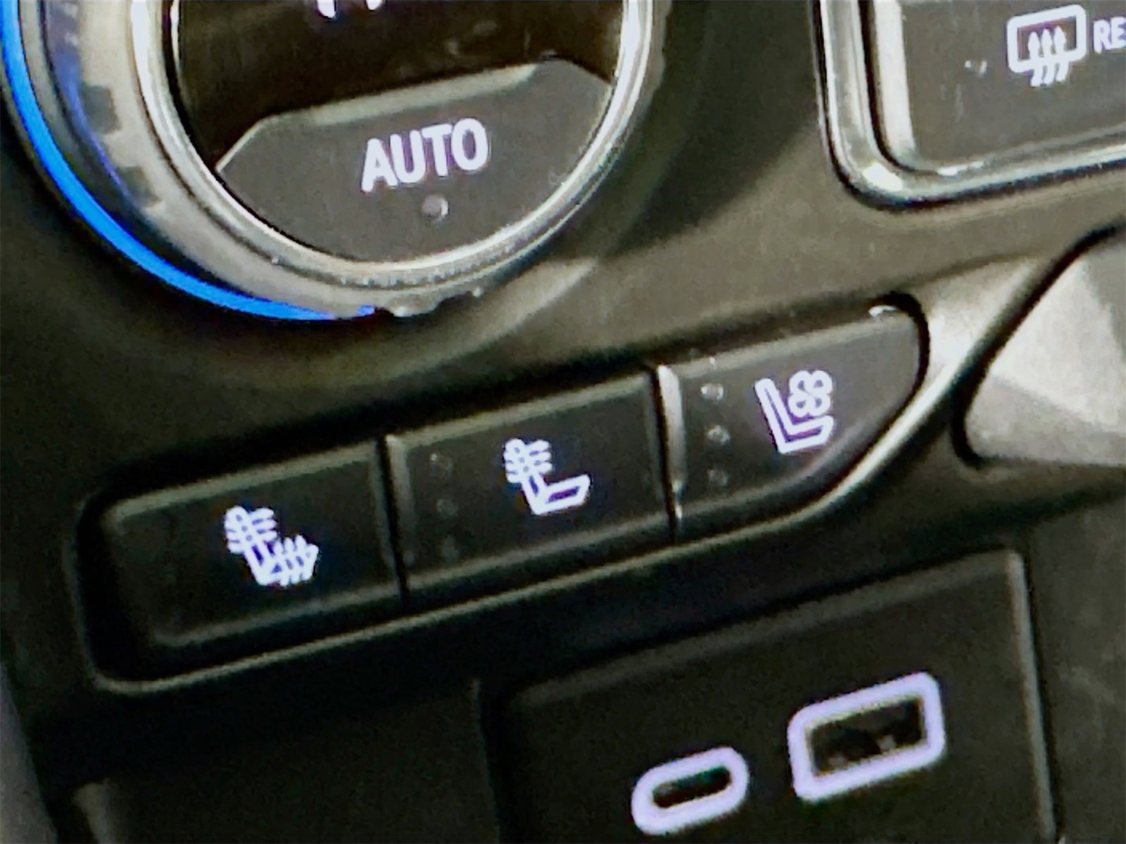 Used 2021 Chevrolet Suburban Premier w/ Premium Package image 21