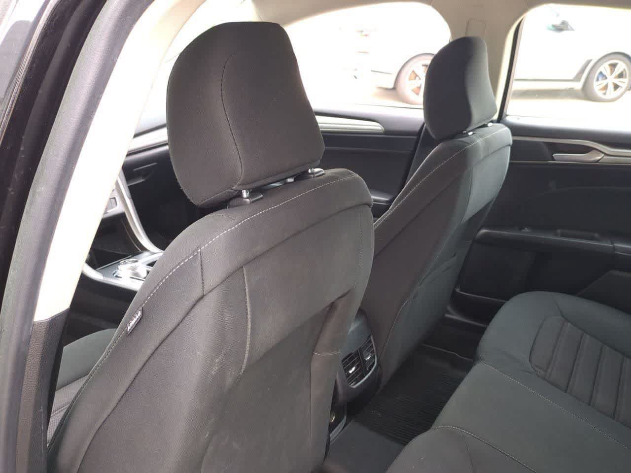 Used 2020 Ford Fusion SE FWD image 17