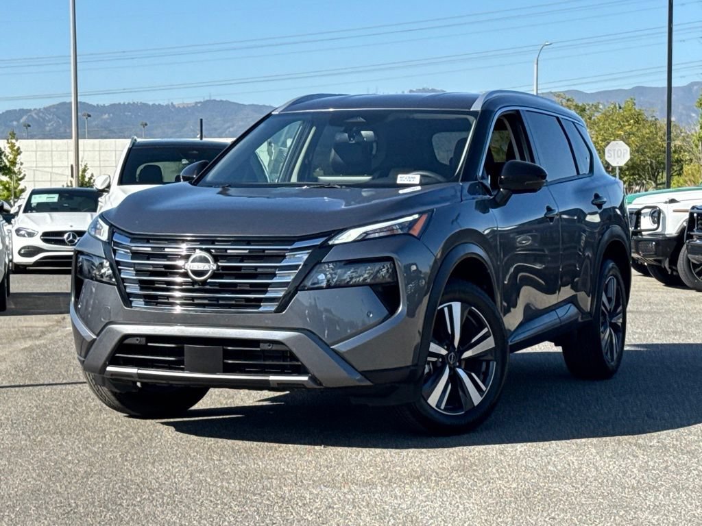Used 2026 Nissan Rogue SL FWD image 2
