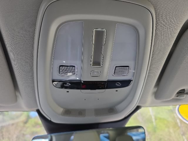 Certified 2024 Volvo XC60 B5 Ultimate AWD/4WD image 38