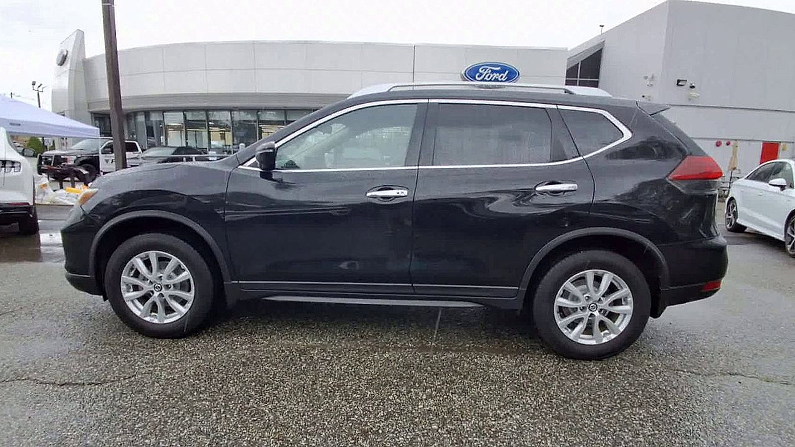 Used 2018 Nissan Rogue SV image 5