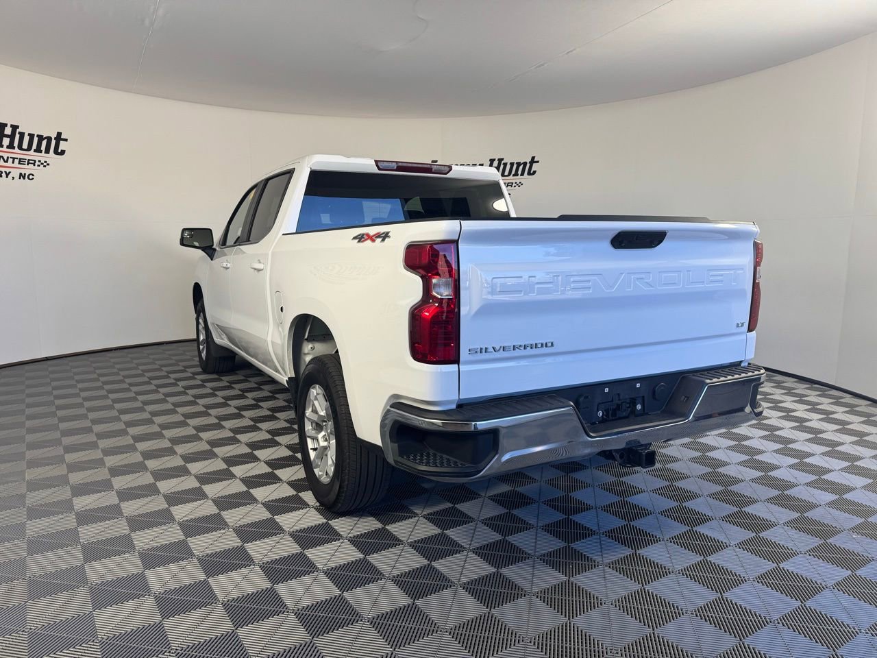 Used 2023 Chevrolet Silverado 1500 LT image 10