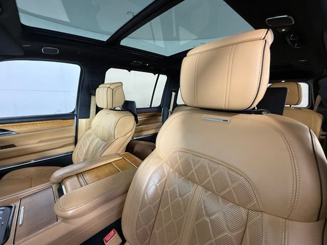 Used 2022 Jeep Grand Wagoneer Series III w/ Rear Seat Video Group 1 AWD/4WD image 32