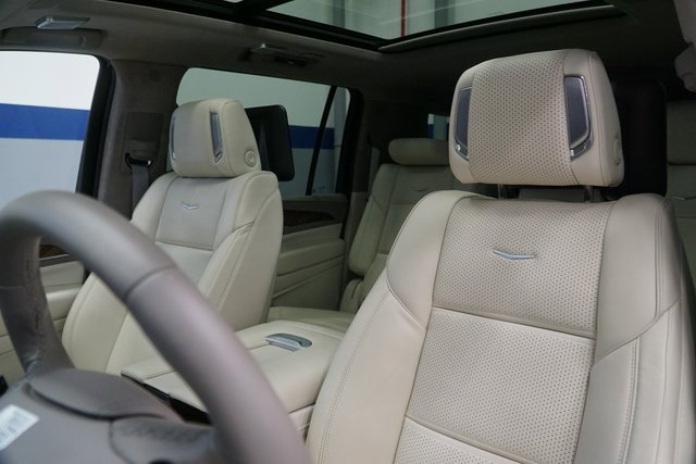 New 2024 Cadillac Escalade ESV Sport Platinum w/ LPO, ONYX Package image 16