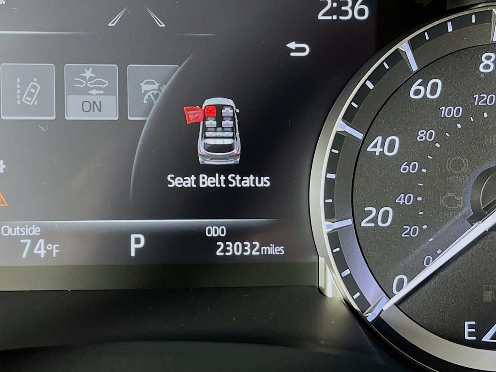 Used 2022 Toyota Highlander XLE AWD/4WD image 11