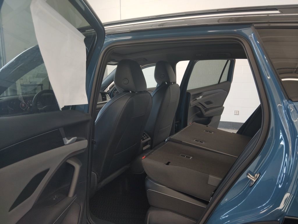 New 2026 Volkswagen Tiguan SE R-Line AWD/4WD image 24