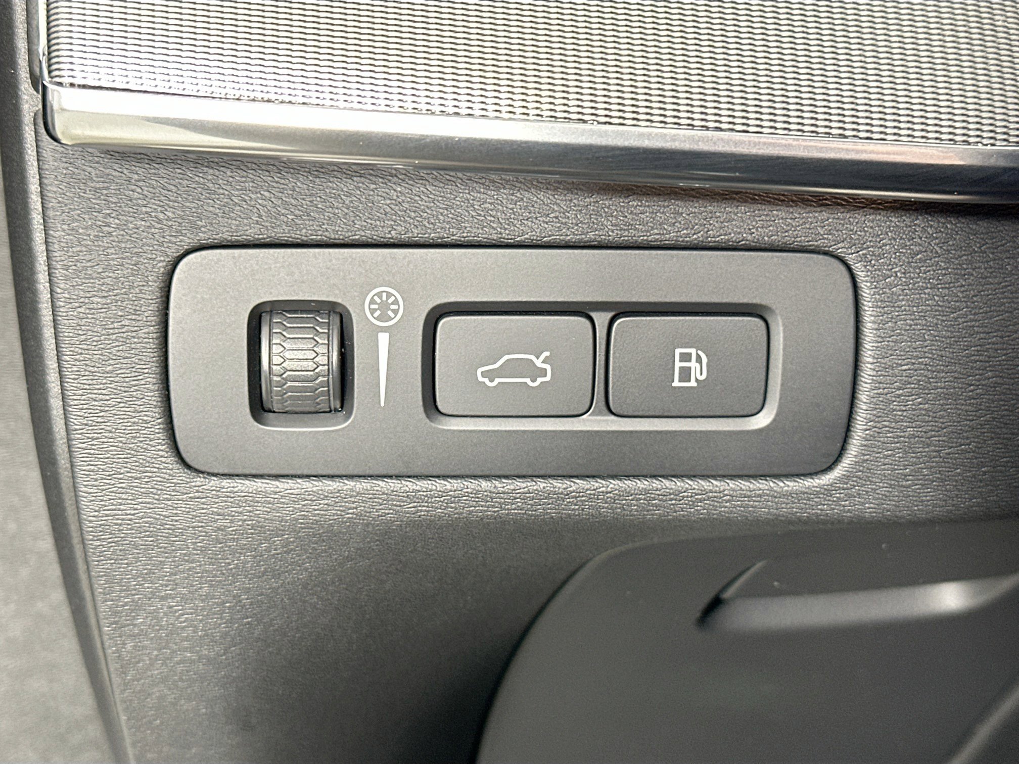 Used 2022 Volvo XC90 T8 R-Design w/ Advanced Package image 10