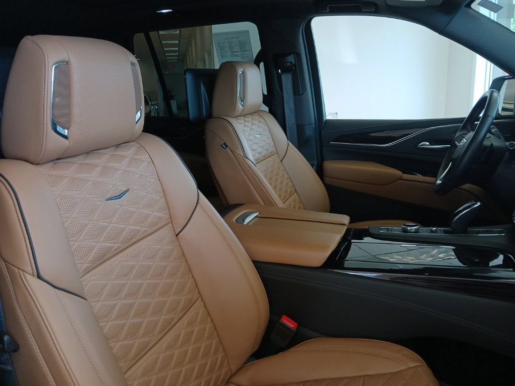 Certified 2023 Cadillac Escalade Premium Luxury AWD/4WD image 13