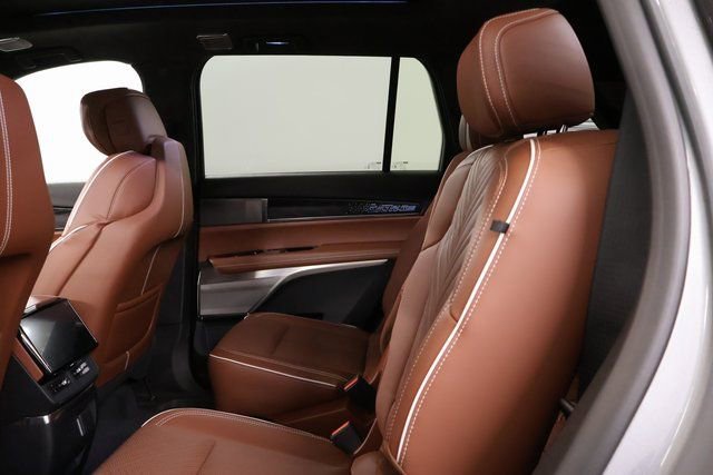 New 2026 Cadillac Vistiq Platinum image 28