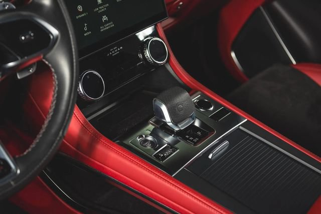 Used 2022 Jaguar F-PACE SVR AWD/4WD image 32